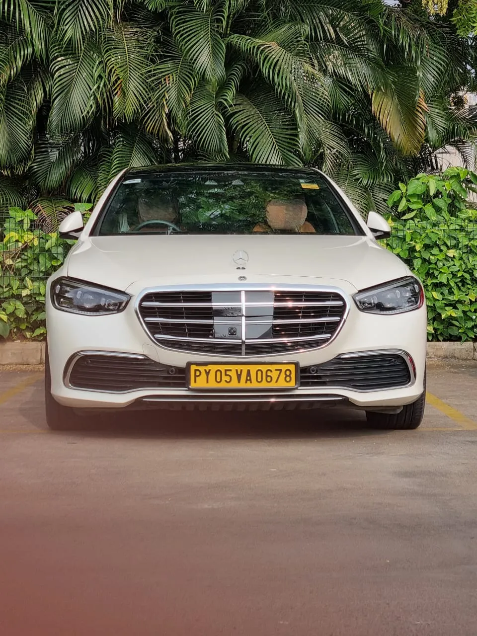 Hire a luxury car for your grand wedding entry
