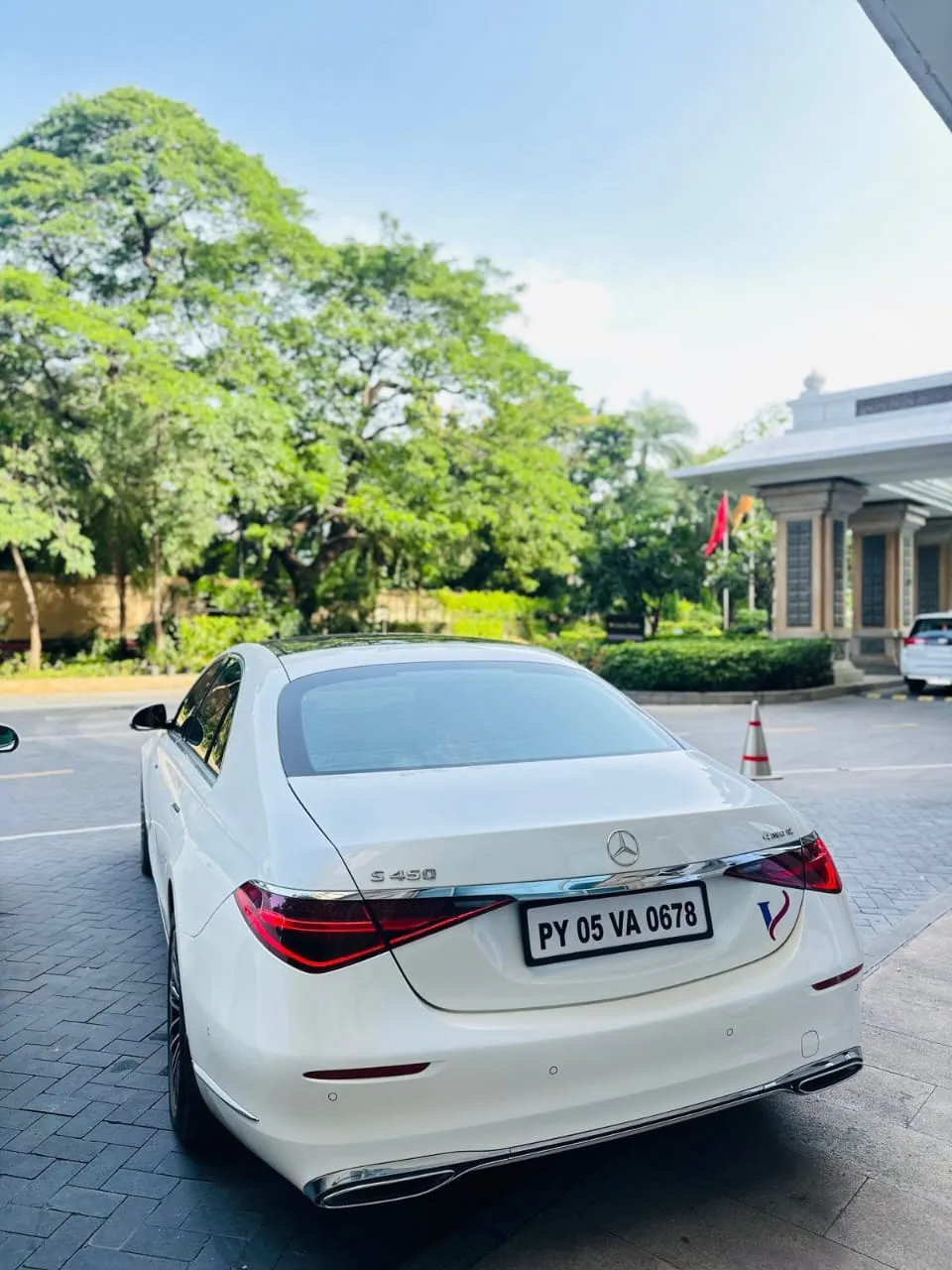 Luxury Sedan Car for Rent