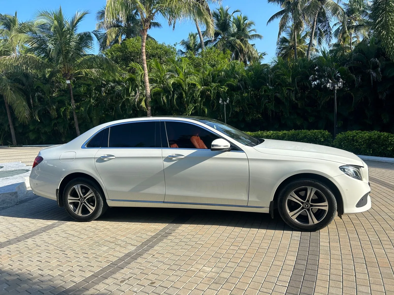 Comfortable luxury wedding car available on rent